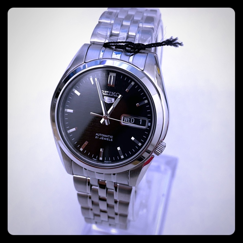 New Seiko 5 Silver Black Dial Day/Date MenS Watch